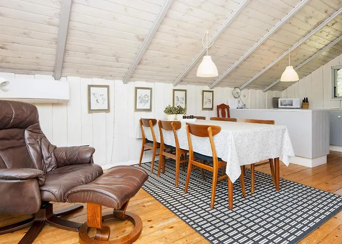 4 Person In Oksbol-by Traum *